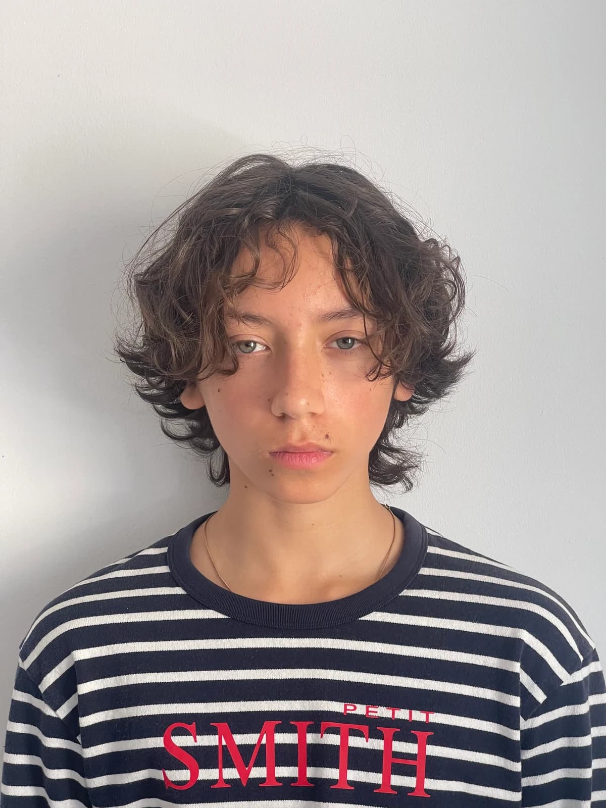 Enki Lethielleux Merlet de face, en marinière.